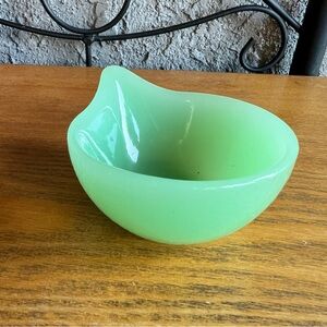 Small Green Sauce Cup with Spout, Outside Orange peeled texture